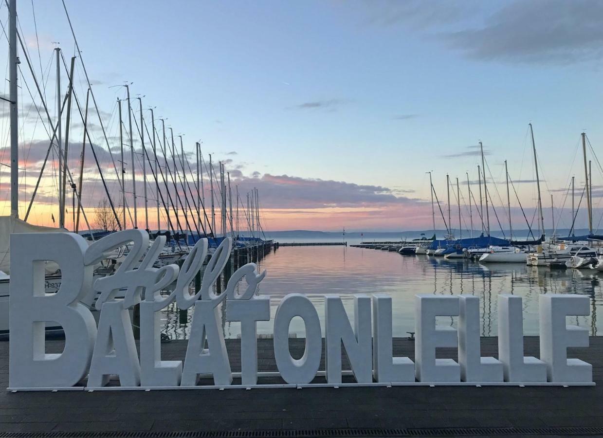 Szines Panoráma Apartman Balatonlelle Esterno foto